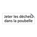 Jeter les déchets dans la poubelle
