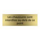 Les chaussures sont interdites au-delà de ce point
