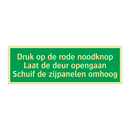 Druk op de rode noodknop Laat de deur opengaan Schuif de zijpanelen omhoog