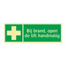 Bij brand, open de lift handmatig & Bij brand, open de lift handmatig