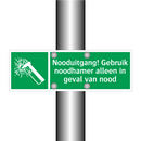 Nooduitgang! Gebruik noodhamer alleen in geval van nood