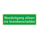 Nooduitgang alleen via brandweerladder & Nooduitgang alleen via brandweerladder