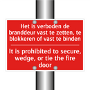 Het is verboden de branddeur vast te zetten, /.../ - It is prohibited to secure, wedge, or tie /.../