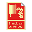 Brandkraan achter deur