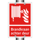 Brandkraan achter deur