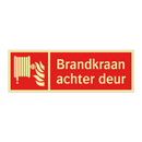 Brandkraan achter deur