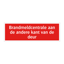 Brandmeldcentrale aan de andere kant van de deur