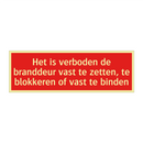 Het is verboden de branddeur vast te zetten, te blokkeren of /.../