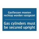 Gasflessen moeten rechtop worden /.../ - Gas cylinders must be secured /.../