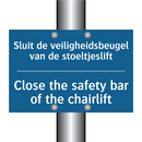 Sluit de veiligheidsbeugel van /.../ - Close the safety bar of the chairlift /.../