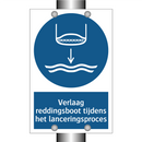 Verlaag reddingsboot tijdens het lanceringsproces