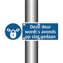 Deze deur wordt 's avonds op slot gedaan & Deze deur wordt 's avonds op slot gedaan