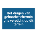 Het dragen van gehoorbescherming is verplicht op dit terrein