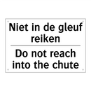 Niet in de gleuf reiken - Do not reach into the chute