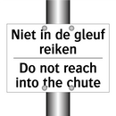 Niet in de gleuf reiken - Do not reach into the chute