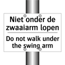 Niet onder de zwaaiarm lopen - Do not walk under the swing arm/.../