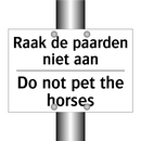 Raak de paarden niet aan - Do not pet the horses