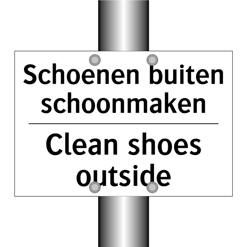 Schoenen buiten schoonmaken - Clean shoes outside