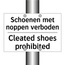 Schoenen met noppen verboden - Cleated shoes prohibited