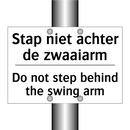 Stap niet achter de zwaaiarm - Do not step behind the swing arm/.../
