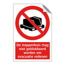 De trappenhuis mag niet geblokkeerd worden om evacuatie redenen