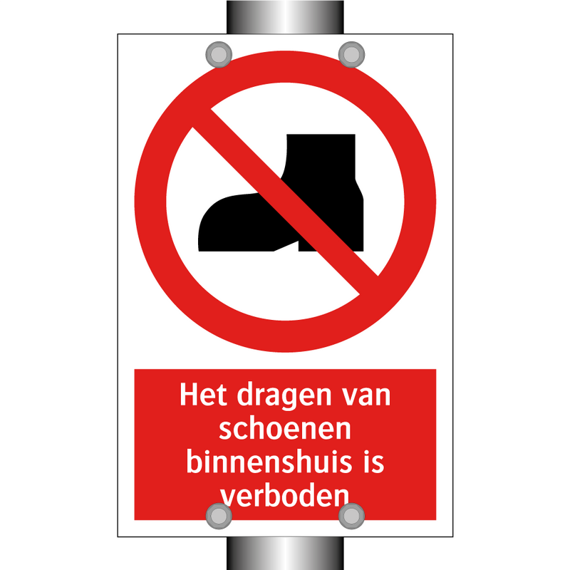 Het dragen van schoenen binnenshuis is verboden