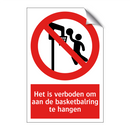 Het is verboden om aan de basketbalring te hangen