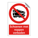 Schoenen met noppen verboden