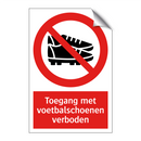 Toegang met voetbalschoenen verboden