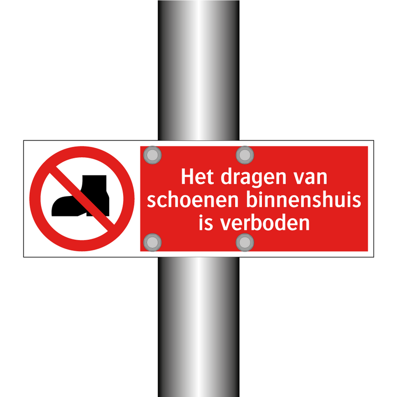 Het dragen van schoenen binnenshuis is verboden