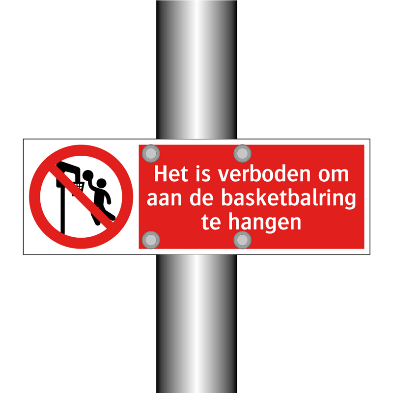 Het is verboden om aan de basketbalring te hangen