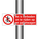 Het is verboden om te rijden op een palletwagen