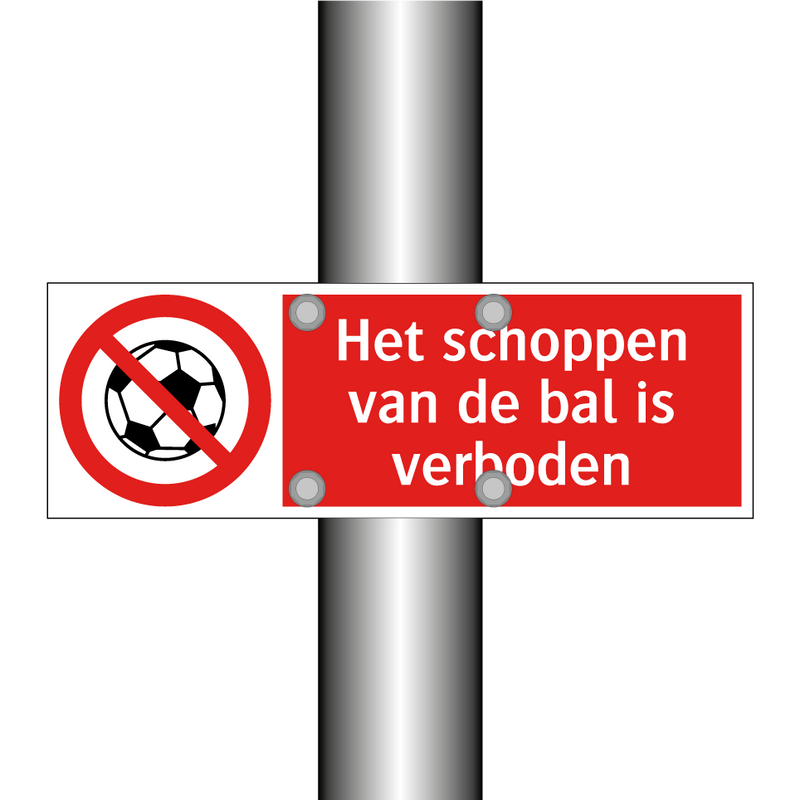 Het schoppen van de bal is verboden