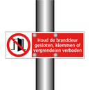 Houd de branddeur gesloten, klemmen of vergrendelen verboden