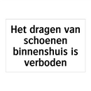 Het dragen van schoenen binnenshuis is verboden