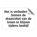 Het is verboden om binnen de draaicirkel van de kraan te blijven tijdens bedrijf