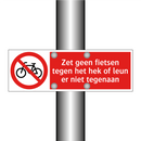 Zet geen fietsen tegen het hek of leun er niet tegenaan
