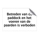 Betreden van de paddock en het voeren van de paarden is verboden