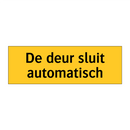 De deur sluit automatisch