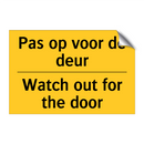 Pas op voor de deur - Watch out for the door