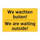 We wachten buiten! - We are waiting outside!