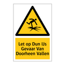 Let op Dun IJs Gevaar Van Doorheen Vallen