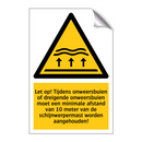 Let op! Tijdens onweersbuien of dreigende onweersbuien moet een minimale afstand van 10 meter van de schijnwerpermast worden aangehouden!