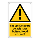 Let op! De poort zwaait naar buiten. Houd afstand!
