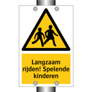 Langzaam rijden! Spelende kinderen