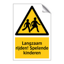 Langzaam rijden! Spelende kinderen