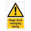 Hoge druk reiniging bezig