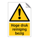 Hoge druk reiniging bezig